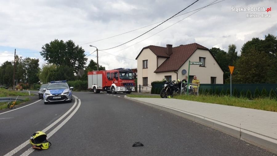 Motocyklista uderzył w słup i ogrodzenie posesji. Zginął na miejscu - foto