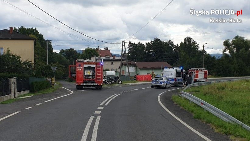 Motocyklista uderzył w słup i ogrodzenie posesji. Zginął na miejscu - foto