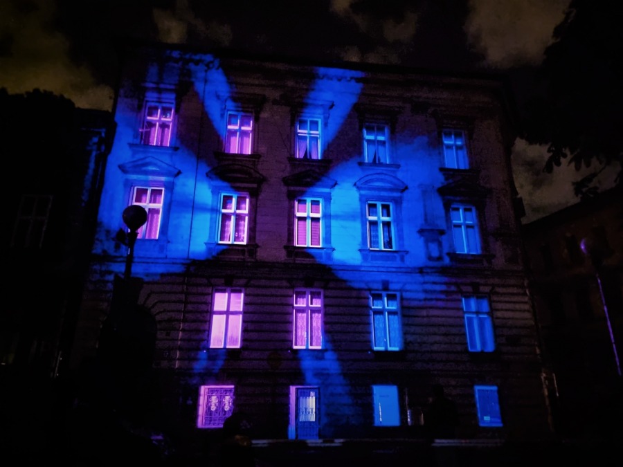 Tłumy widzów na placu Chrobrego. Ruchoma kamienica przy ul. Mickiewicza ZDJĘCIA