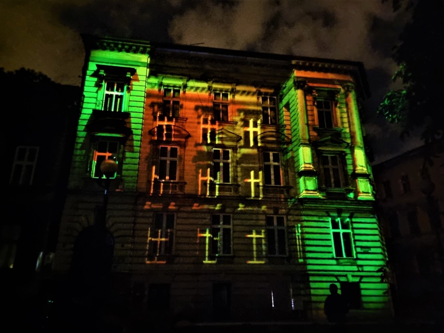 Tłumy widzów na placu Chrobrego. Ruchoma kamienica przy ul. Mickiewicza ZDJĘCIA