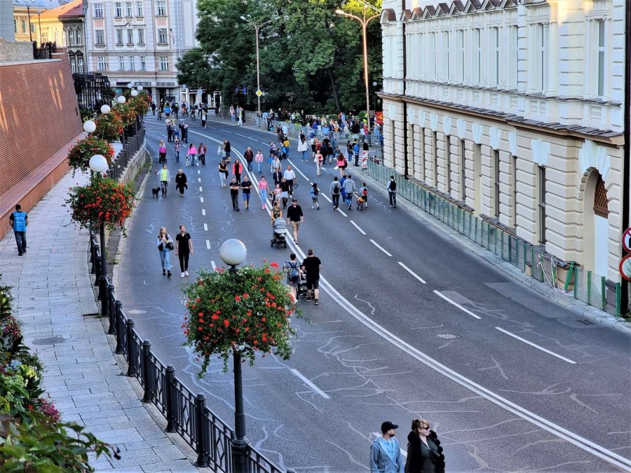 Tłumy na zamkniętej Zamkowej. Niezwykła sceneria koncertu dla Pani Marii ZDJĘCIA