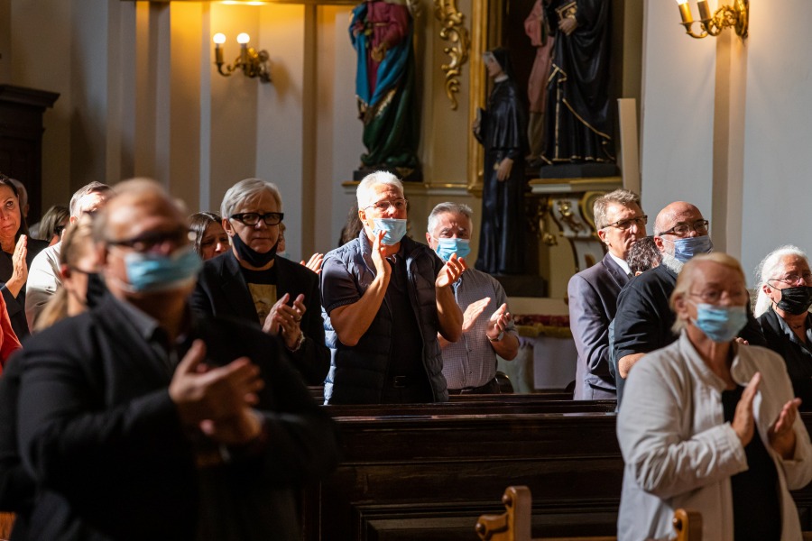 Ostatnia owacja dla wybitnego aktora. Kazimierz Czapla spoczął w Białej - foto