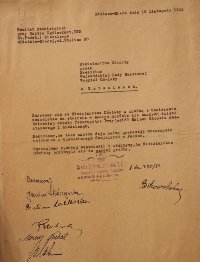Tajemnice Bielska-Białej. Nieznana historia budowy czerwonej szkoły przy Stalina ZDJĘCIA