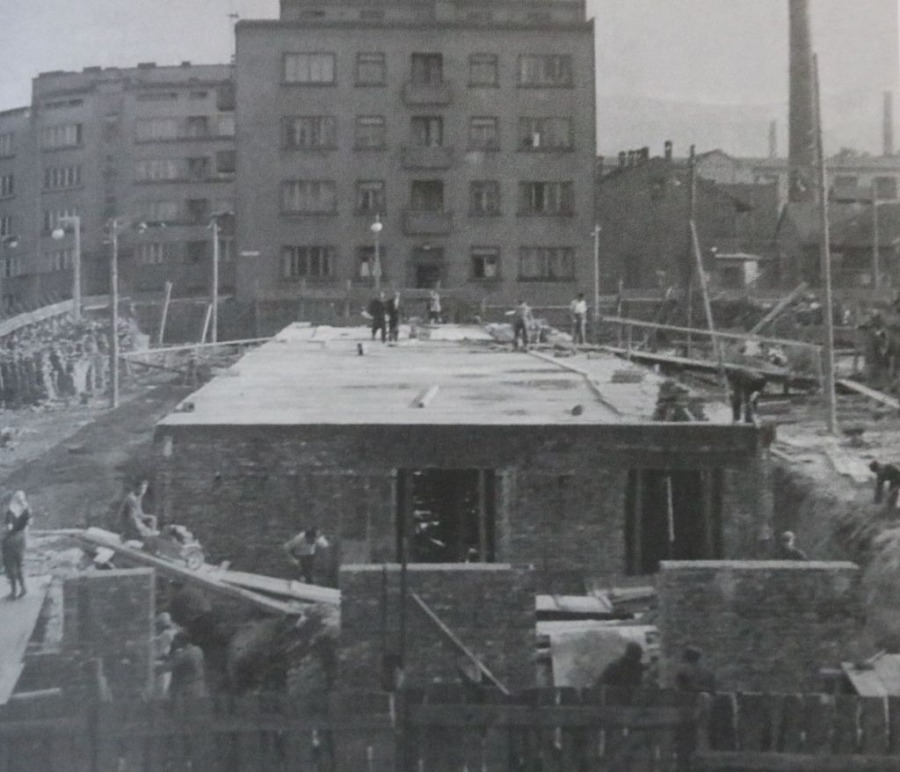 Tajemnice Bielska-Białej. Nieznana historia budowy czerwonej szkoły przy Stalina ZDJĘCIA
