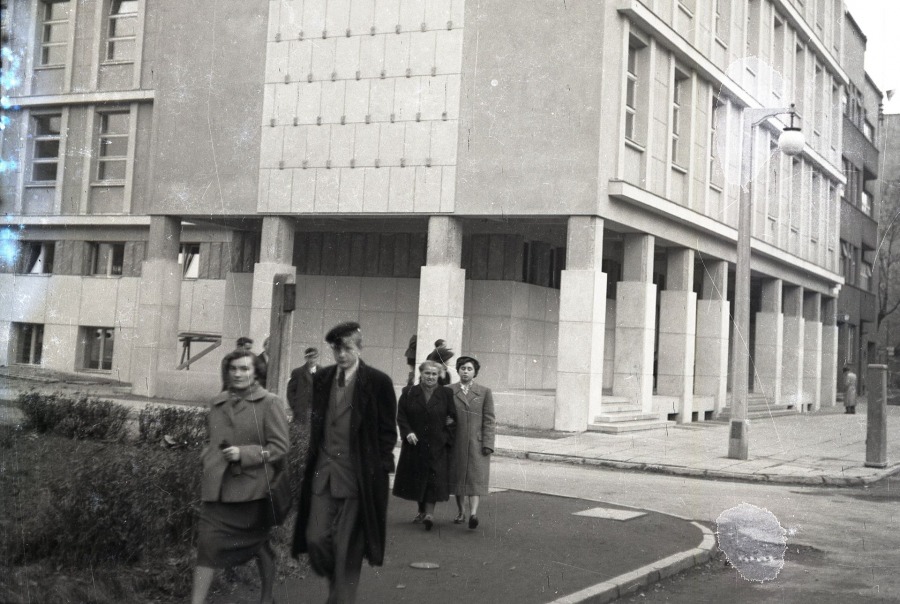 Tajemnice Bielska-Białej. Nieznana historia budowy czerwonej szkoły przy Stalina ZDJĘCIA