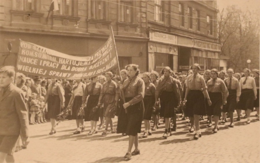 Tajemnice Bielska-Białej. Nieznana historia budowy czerwonej szkoły przy Stalina ZDJĘCIA