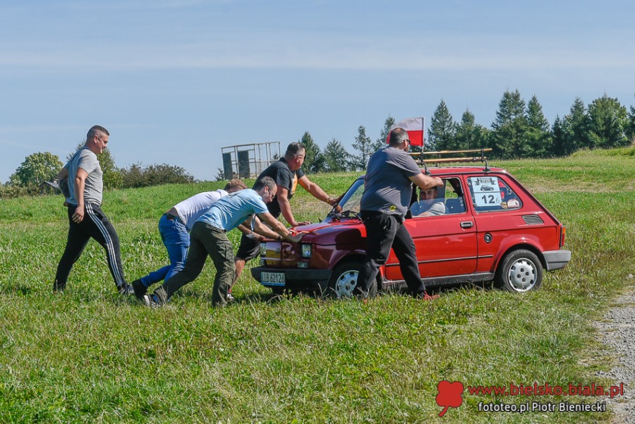 Maluchy w górach. Na rajdzie nie zabrakło awarii i odpalania na pych ZDJĘCIA