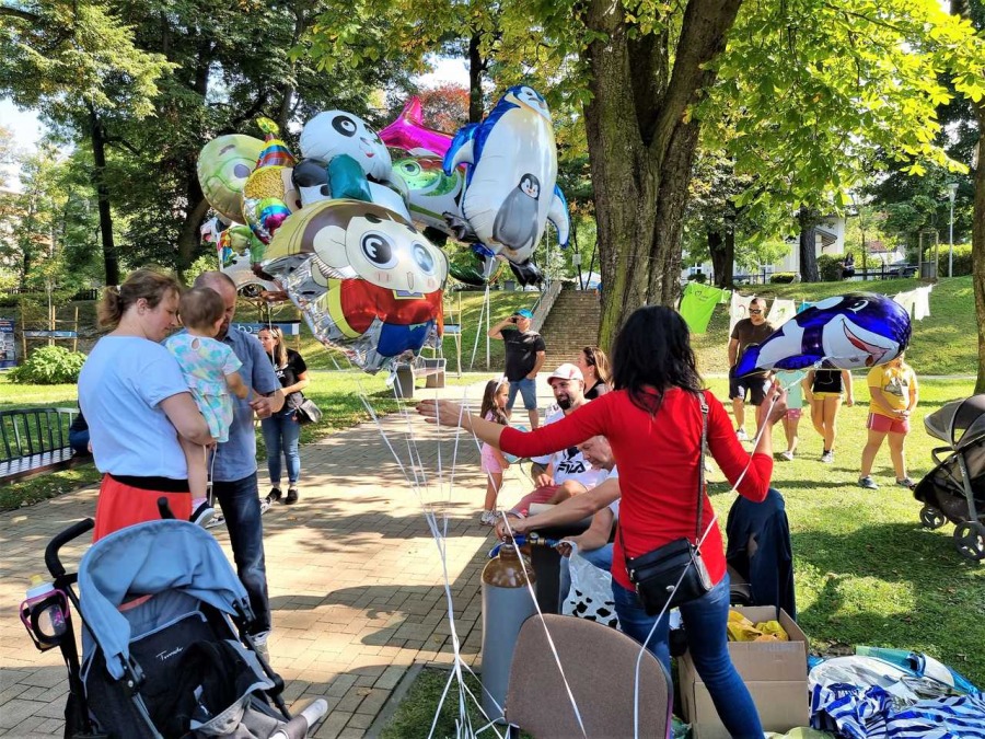 Tłumy w Parku Słowackiego. Można wygrać zaproszenia do parków rozrywki i restauracji ZDJĘCIA