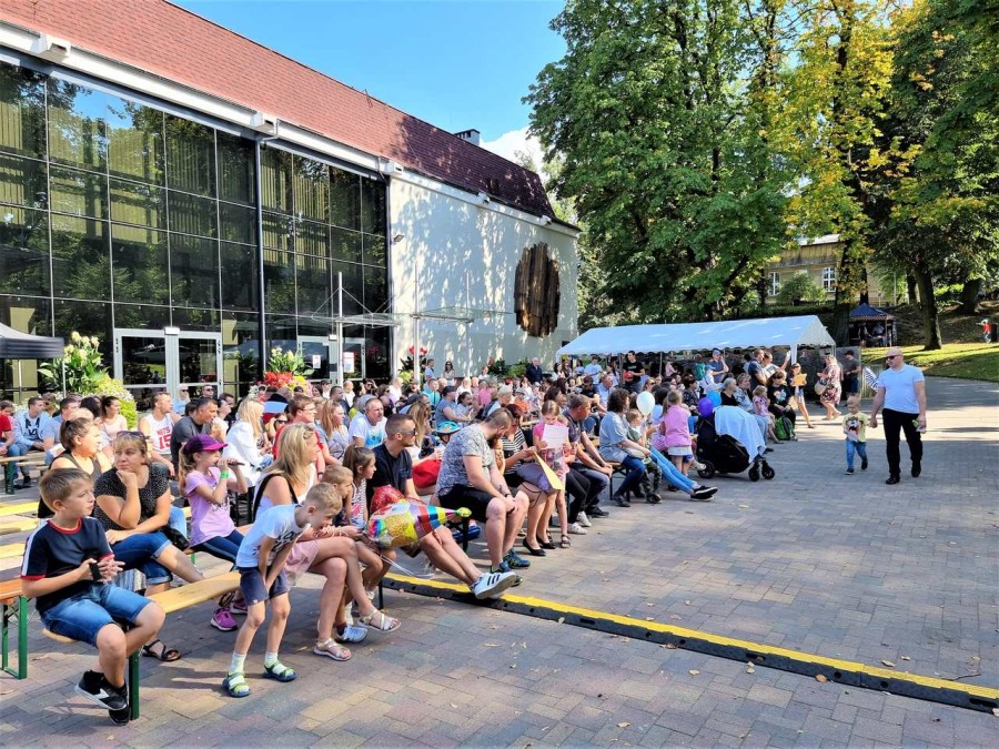 Tłumy w Parku Słowackiego. Można wygrać zaproszenia do parków rozrywki i restauracji ZDJĘCIA