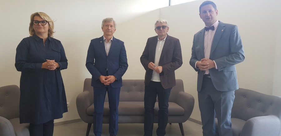 Cegła, beton i szkło. Bielsku-Białej przybył nowoczesny budynek w dobrej okolicy ZDJĘCIA