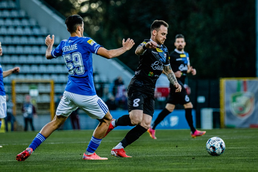 Gol na początek trudnego meczu! Fotorelacja na żywo ze stadionu w Legnicy ZDJĘCIA