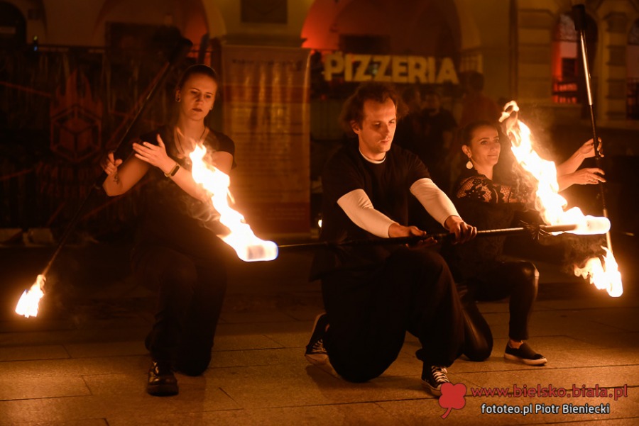 Rynek w ogniu. Takiego widowiska nikt tu jeszcze nie widział! ZDJĘCIA