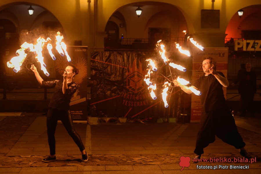 Rynek w ogniu. Takiego widowiska nikt tu jeszcze nie widział! ZDJĘCIA