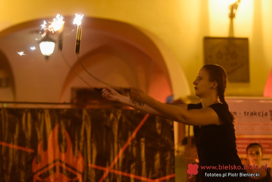 Rynek w ogniu. Takiego widowiska nikt tu jeszcze nie widział! ZDJĘCIA
