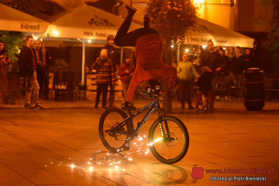 Rynek w ogniu. Takiego widowiska nikt tu jeszcze nie widział! ZDJĘCIA