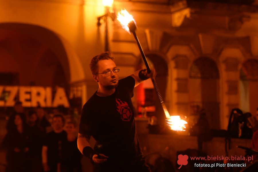 Rynek w ogniu. Takiego widowiska nikt tu jeszcze nie widział! ZDJĘCIA