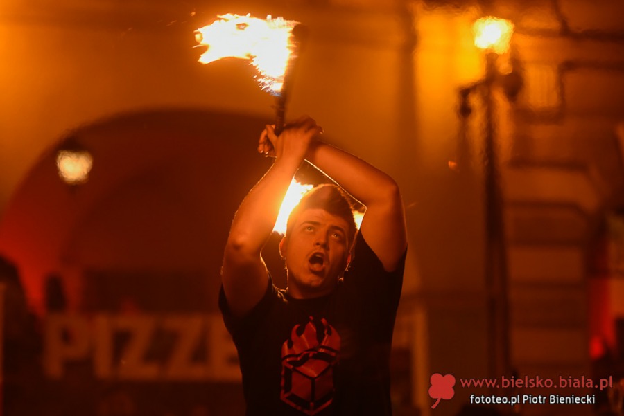 Rynek w ogniu. Takiego widowiska nikt tu jeszcze nie widział! ZDJĘCIA