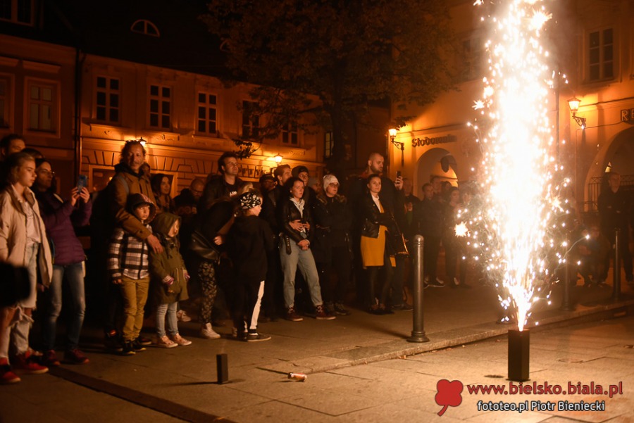 Rynek w ogniu. Takiego widowiska nikt tu jeszcze nie widział! ZDJĘCIA