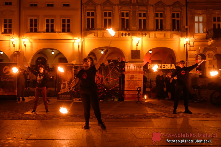 Rynek w ogniu. Takiego widowiska nikt tu jeszcze nie widział! ZDJĘCIA