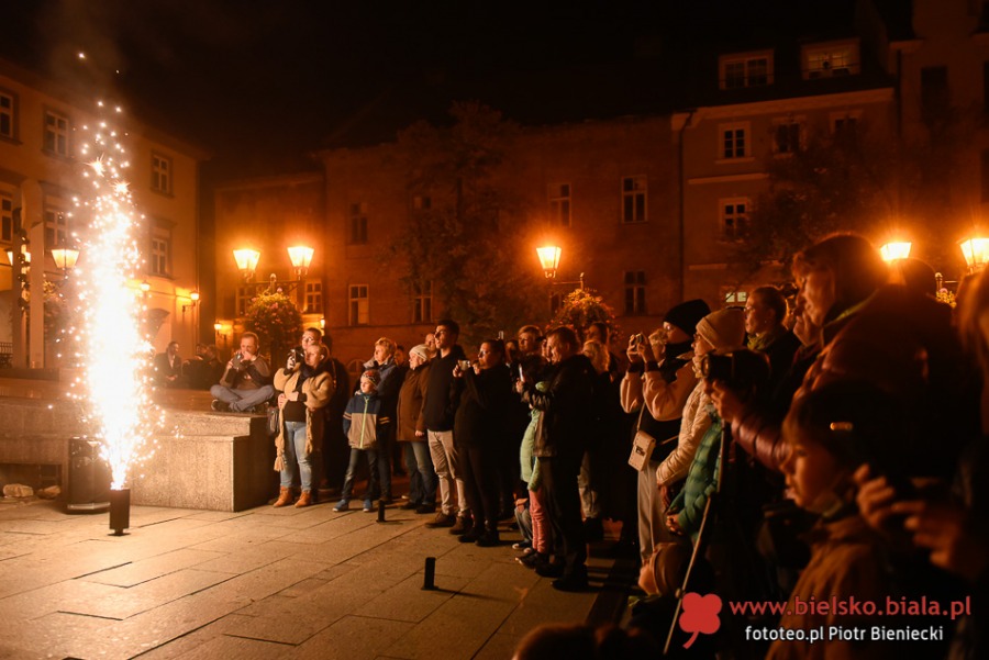 Rynek w ogniu. Takiego widowiska nikt tu jeszcze nie widział! ZDJĘCIA