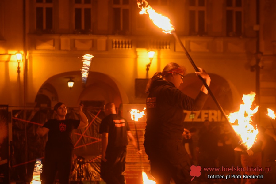 Rynek w ogniu. Takiego widowiska nikt tu jeszcze nie widział! ZDJĘCIA
