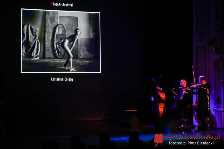 9. FotoArtFestival ruszył w teatrze. Nie było wielu zaproszonych gości ZDJĘCIA