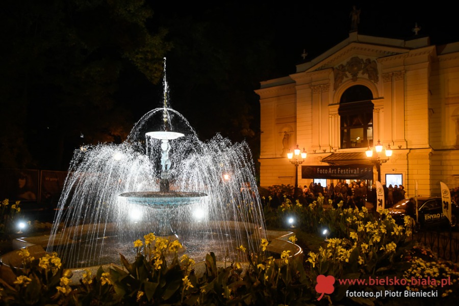 9. FotoArtFestival ruszył w teatrze. Nie było wielu zaproszonych gości ZDJĘCIA