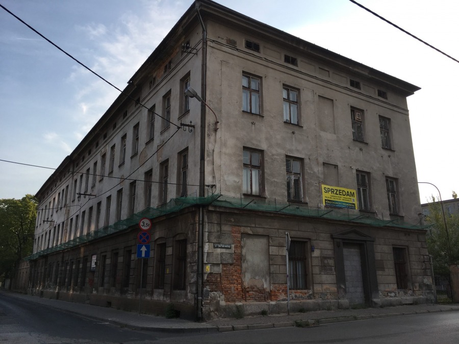 Cenne znalezisko w starej kamienicy. Zrujnowany budynek odzyskał blask