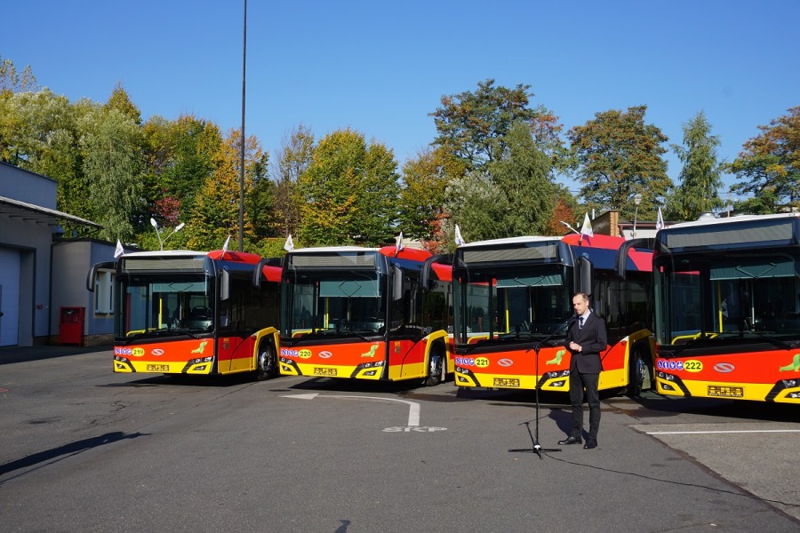 Nowe autobusy w MZK. Mają tapicerki wybrane przez mieszkańców ZDJĘCIA