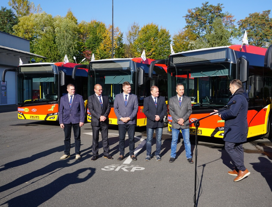 Nowe autobusy w MZK. Mają tapicerki wybrane przez mieszkańców ZDJĘCIA