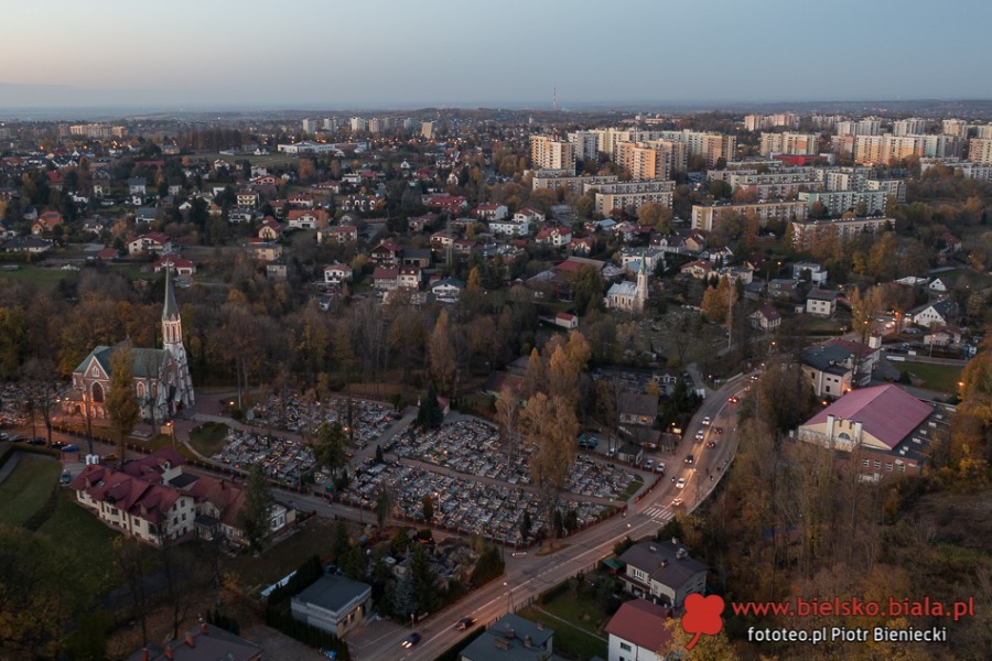 Lot nad bielskimi cmentarzami. Co dobrze widać z wyższej perspektywy? ZDJĘCIA