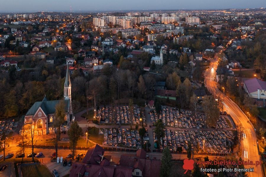 Lot nad bielskimi cmentarzami. Co dobrze widać z wyższej perspektywy? ZDJĘCIA