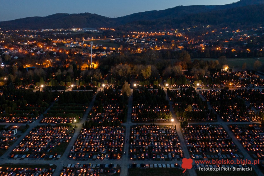 Lot nad bielskimi cmentarzami. Co dobrze widać z wyższej perspektywy? ZDJĘCIA
