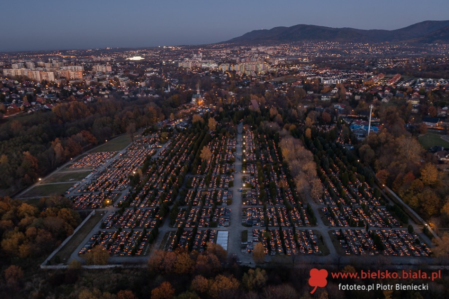 Lot nad bielskimi cmentarzami. Co dobrze widać z wyższej perspektywy? ZDJĘCIA