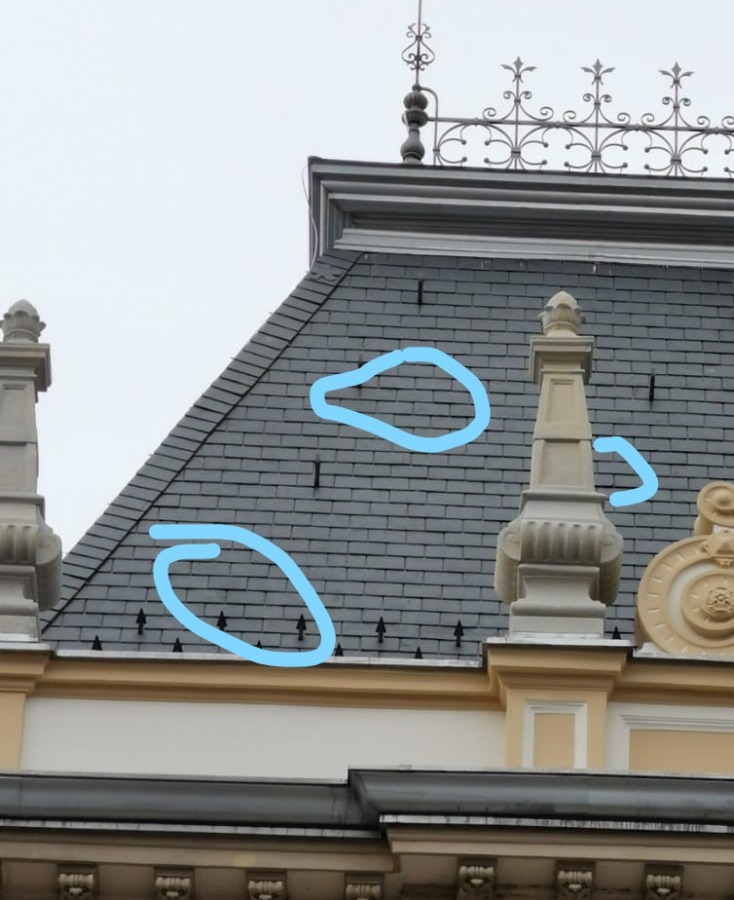 Tandeta na remontowanym dachu ratusza? „Niedoskonałości” to cecha naturalna ZDJĘCIA