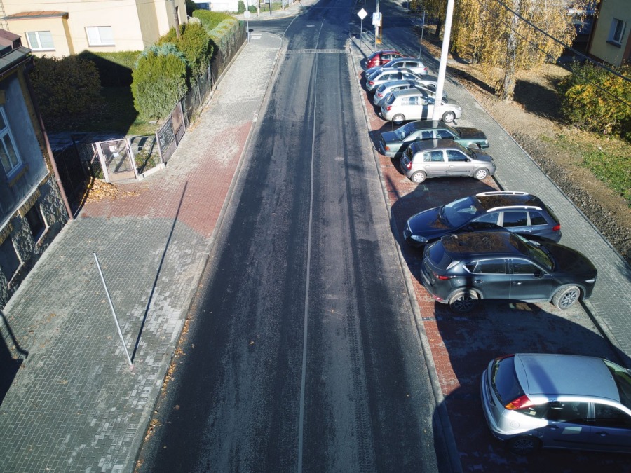 Cud na Listopadowej? Kierowcy jadą po gładkiej nawierzchni ZDJĘCIA