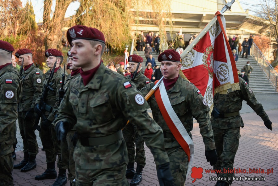 Smutne obchody radosnego święta. Lista obecności polityków ZDJĘCIA