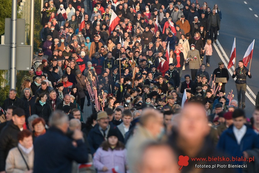 Smutne obchody radosnego święta. Lista obecności polityków ZDJĘCIA