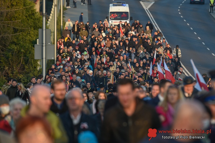 Smutne obchody radosnego święta. Lista obecności polityków ZDJĘCIA