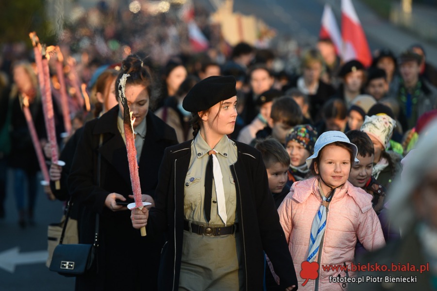 Smutne obchody radosnego święta. Lista obecności polityków ZDJĘCIA