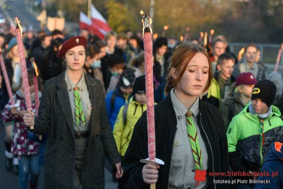 Smutne obchody radosnego święta. Lista obecności polityków ZDJĘCIA