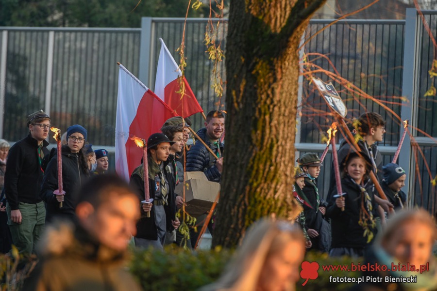 Smutne obchody radosnego święta. Lista obecności polityków ZDJĘCIA