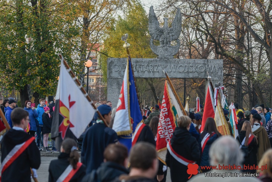 Smutne obchody radosnego święta. Lista obecności polityków ZDJĘCIA