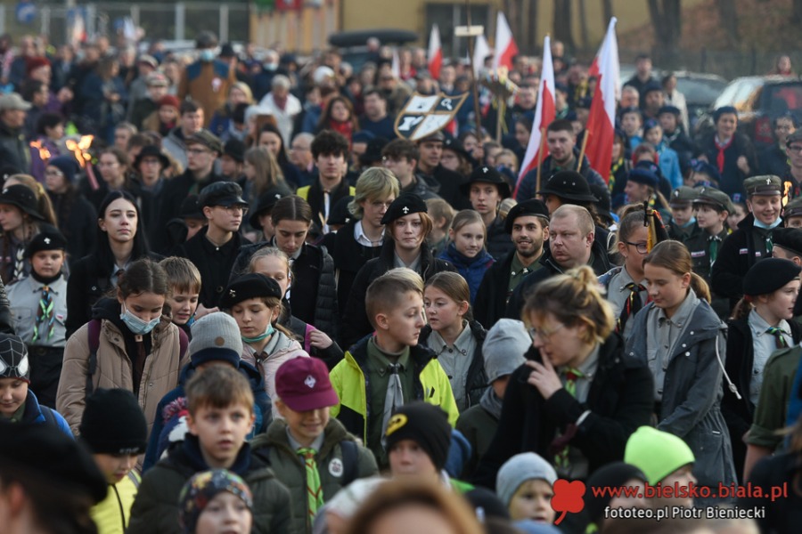 Smutne obchody radosnego święta. Lista obecności polityków ZDJĘCIA