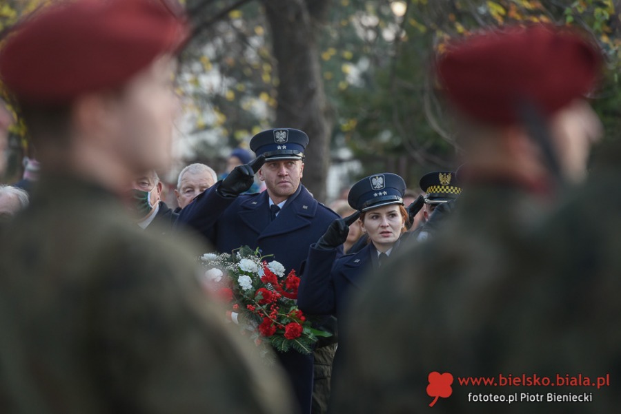 Smutne obchody radosnego święta. Lista obecności polityków ZDJĘCIA