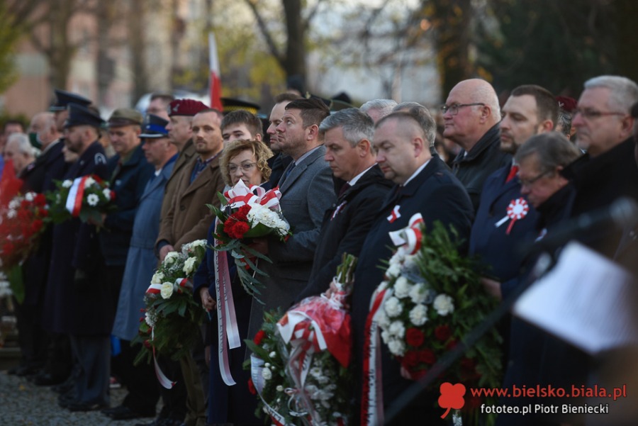Smutne obchody radosnego święta. Lista obecności polityków ZDJĘCIA