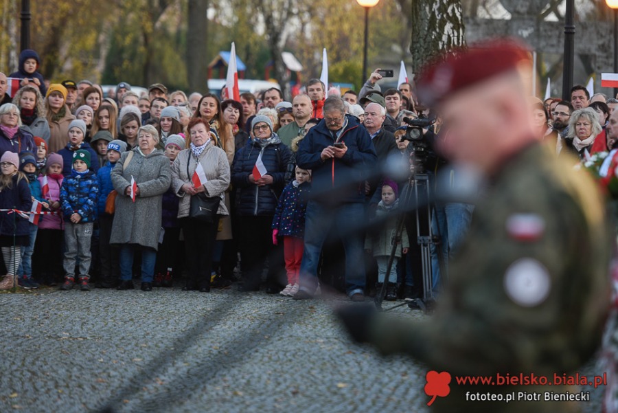 Smutne obchody radosnego święta. Lista obecności polityków ZDJĘCIA