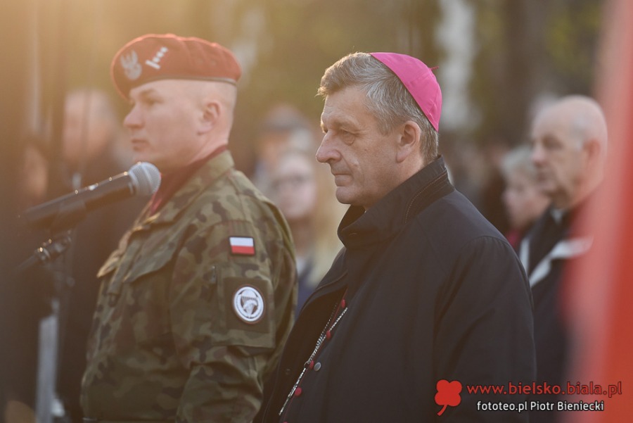 Smutne obchody radosnego święta. Lista obecności polityków ZDJĘCIA