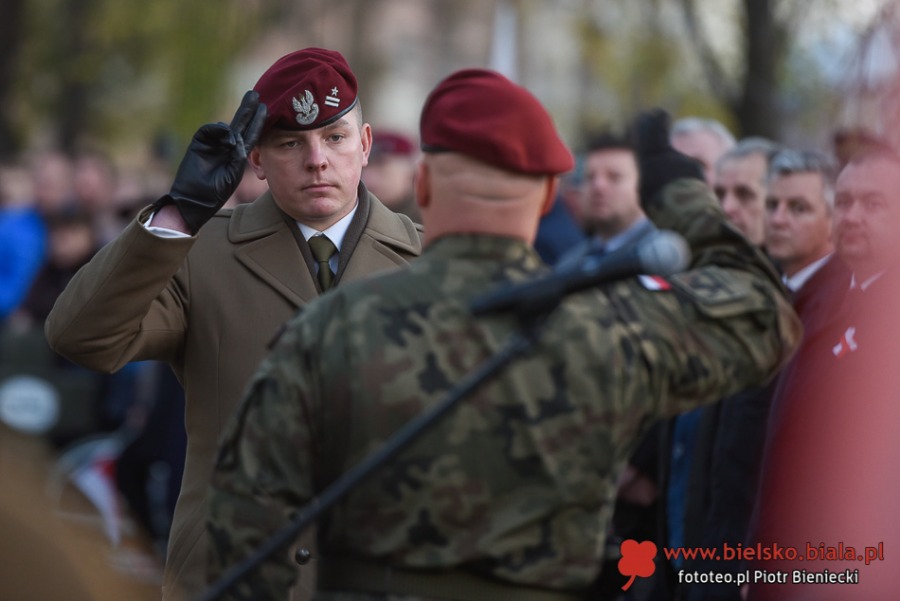 Smutne obchody radosnego święta. Lista obecności polityków ZDJĘCIA