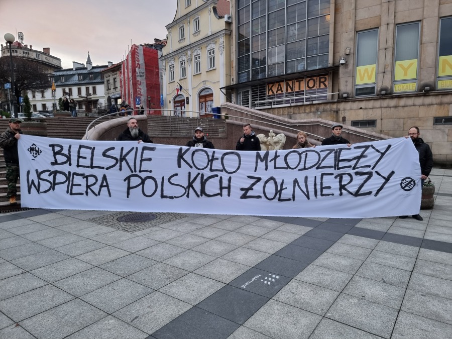 „Murem za polskim mundurem”. Pikieta poparcia dla obrońców granic - film i foto